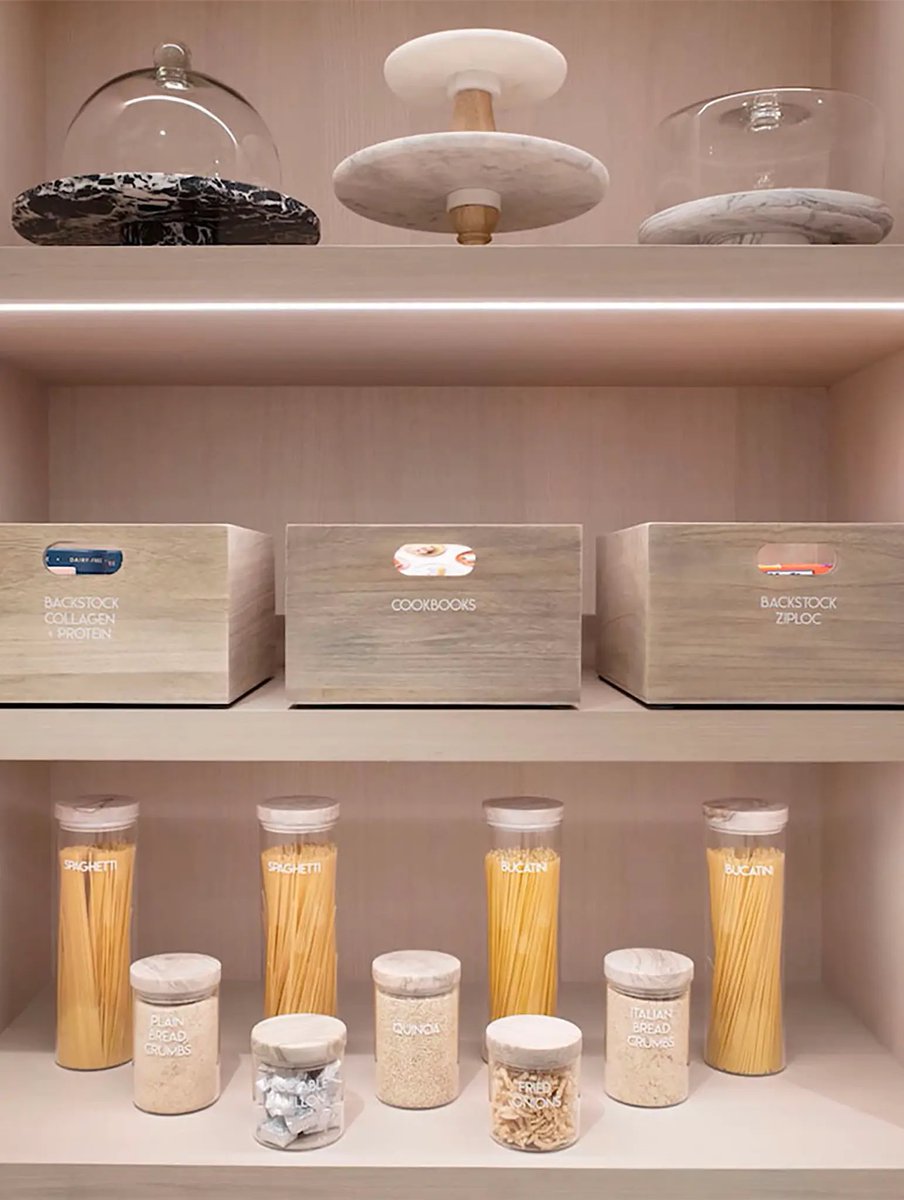 INTERIORPORN1's tweet image. Khloé Kardashian has the most beautiful pantry EVER