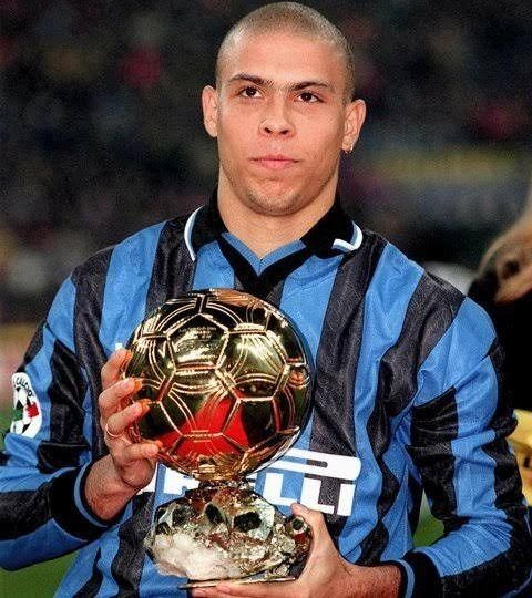 Ronaldo 🇧🇷 

R9 the original Ronaldo from Brazil, the greatest ever player in some peoples eyes !! 

When he was in full flow he was almost totally unstoppable !!

#Brazil #Ronaldo #R9 #Legend #Striker #Goals