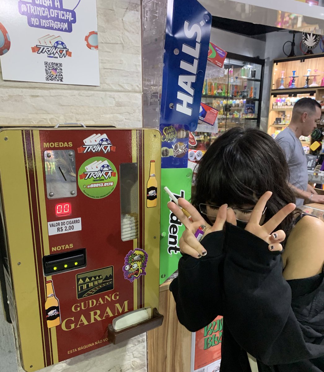 alguem pensou mto quando fez a maquina de cigarro solto