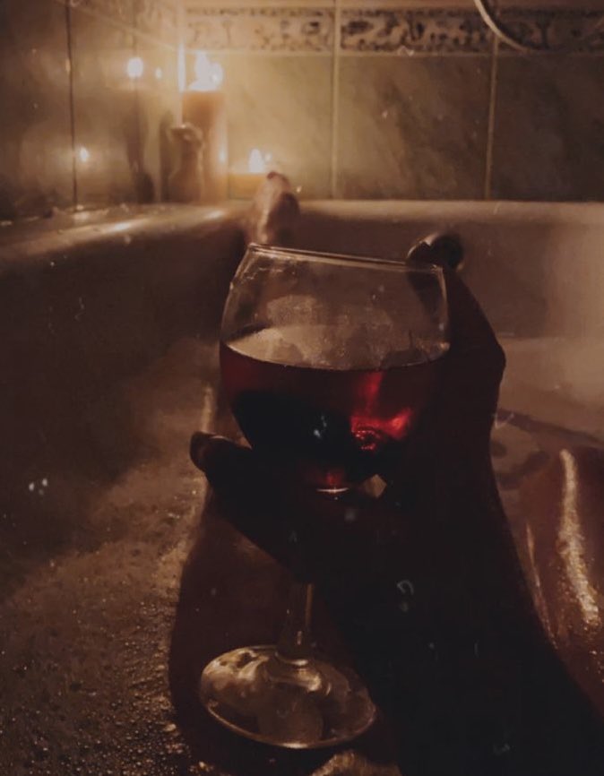 CandlebyShan's tweet photo. Indulge in a relaxing bath or shower to unwind and recharge 
#selfcare #Relaxation https://t.co/vQ2P8uc8NY