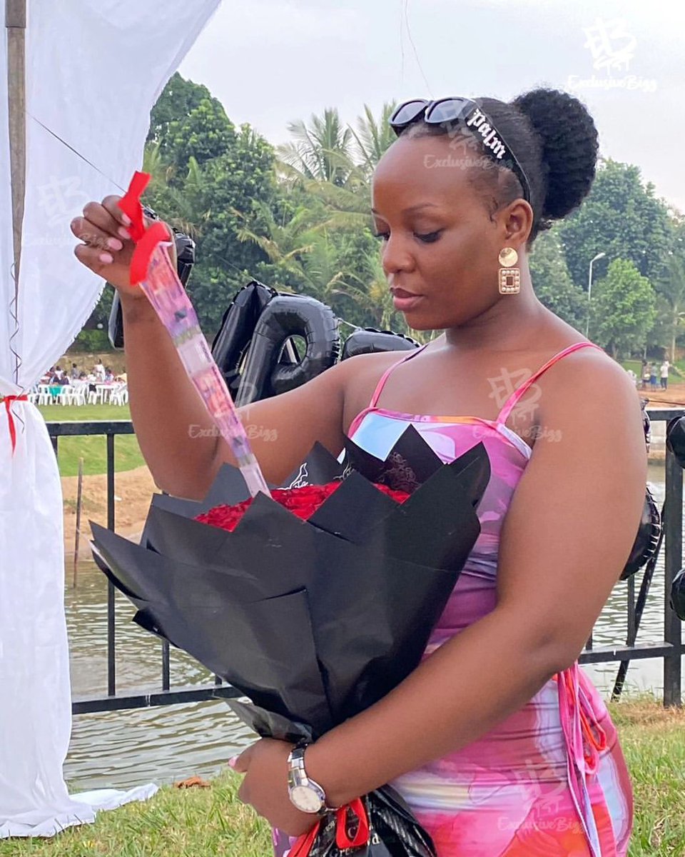 Pliam_'s tweet image. Apparently they are married, I hope he didn&apos;t miss all the signs and he  ended up married and single 💀😂😂😂