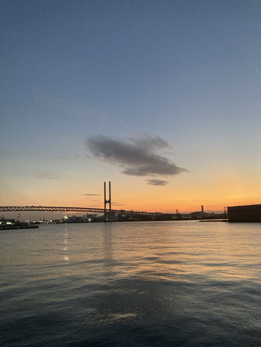 jLsEFBBJl071803's tweet image. 夏ふかみ　
　野原を行けば　
　　程もなく　
　　　先立つ人の　
　　　　草がくれぬる
　俊恵
1曲
Moanin&apos; 
Lee Morgan 
＃LeeMorgan
氏生誕日
改めてご冥福を🍀
youtu.be/hUrjoTF8XyM?si… @YouTube

皆様ご機嫌良う🍀
昨日から梅雨空に戻り
暑さも和らいだかと…？
皆様本日も良き日のお迎えを🌻