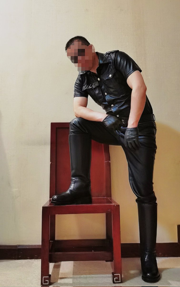 SKY75045408's tweet photo. #leather https://t.co/kCgmikKG4A