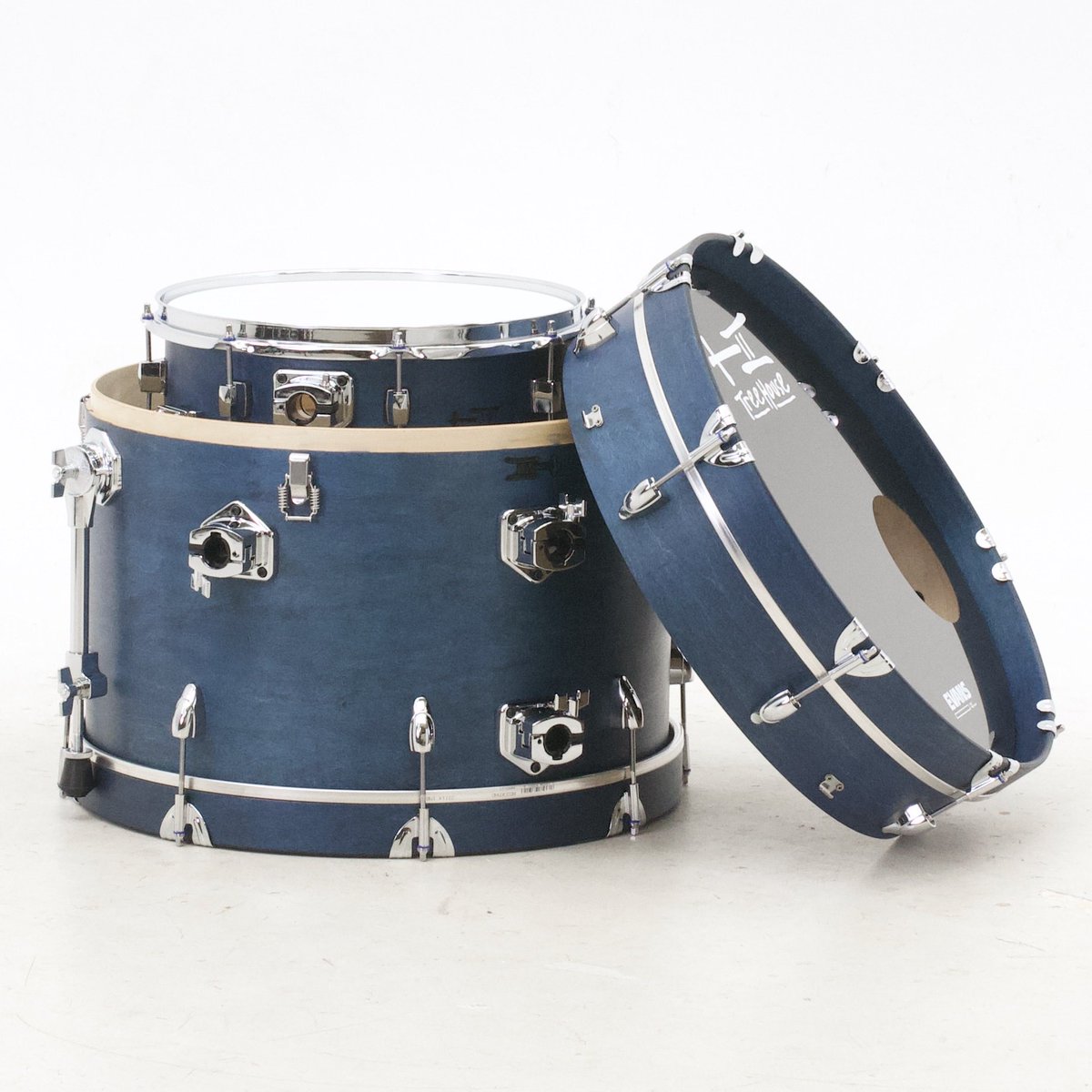 TreeHouseDrums's tweet photo. Experimenting a little with the color recipe, this CS-20 has a different look than other Blue projects, Evans heads, and a couple of cymbal arms to lighten the hardware bag. 7½x12, 10x16, 16x20, 4½x14; plied maple; satin wax. https://t.co/98lSC1x5tr #treehousedrums https://t.co/7yIWMDADVI