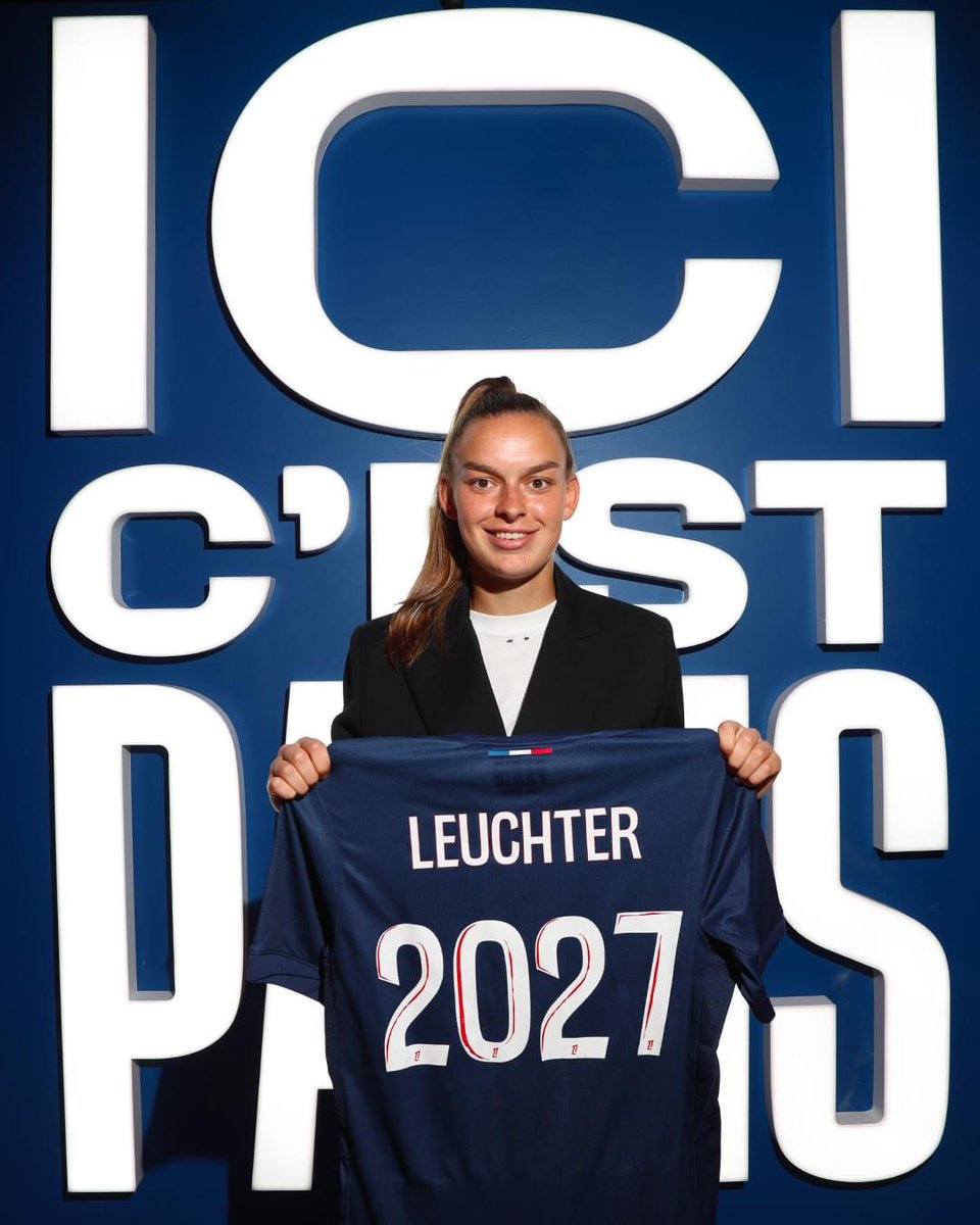 PSG_Feminines's tweet photo. 𝐈𝐂𝐈 𝐂'𝐄𝐒𝐓 𝐏𝐀𝐑𝐈𝐒 ✨

#WelcomeRomée https://t.co/kPEDhYhjBw
