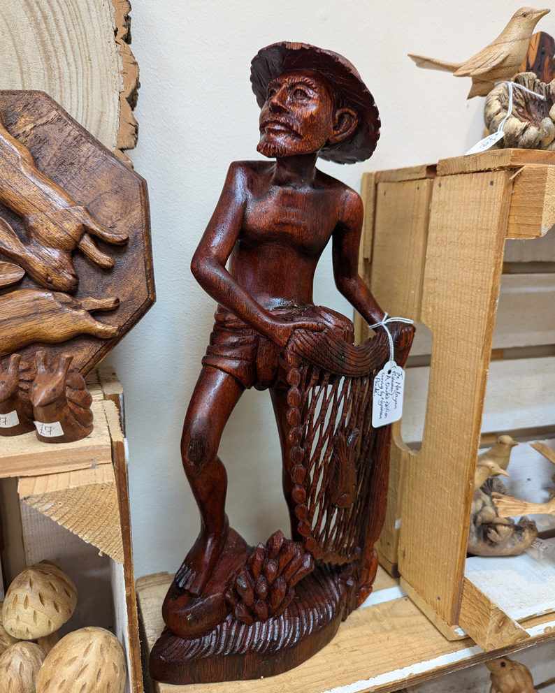 The Nelayan (fisherman), a limited edition carving by Nyoman Ponde from Bali, Indonesia. Check out the exquisite detail of the fish in the net!

#fisherman #fishermancarving #nelayan #baliart #balineseartist #balinesecarvedwood #woodengifts #woodengiftshopuk #shoplocaluk