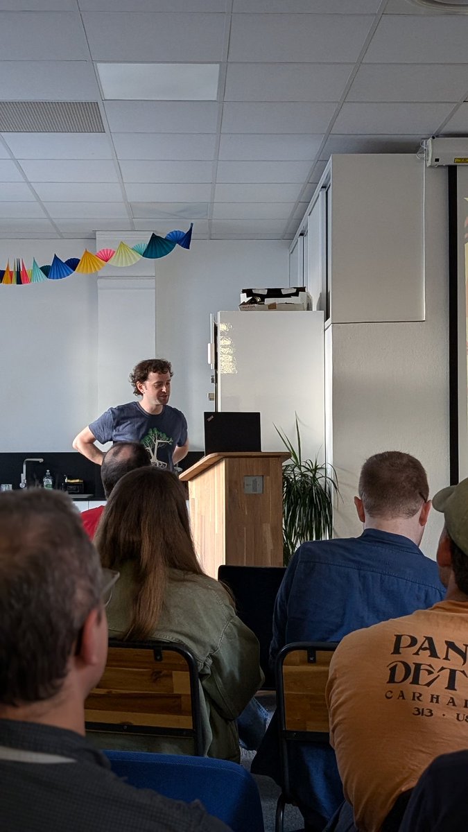 La présentation du task runner Castor par Joël Wurtz de chez <a href="/JoliCode/">JoliCode</a>  commence (c'est d'ailleurs <a href="/JoliCode/">JoliCode</a> qui nous héberge, merci à eux pour l'accueil !)