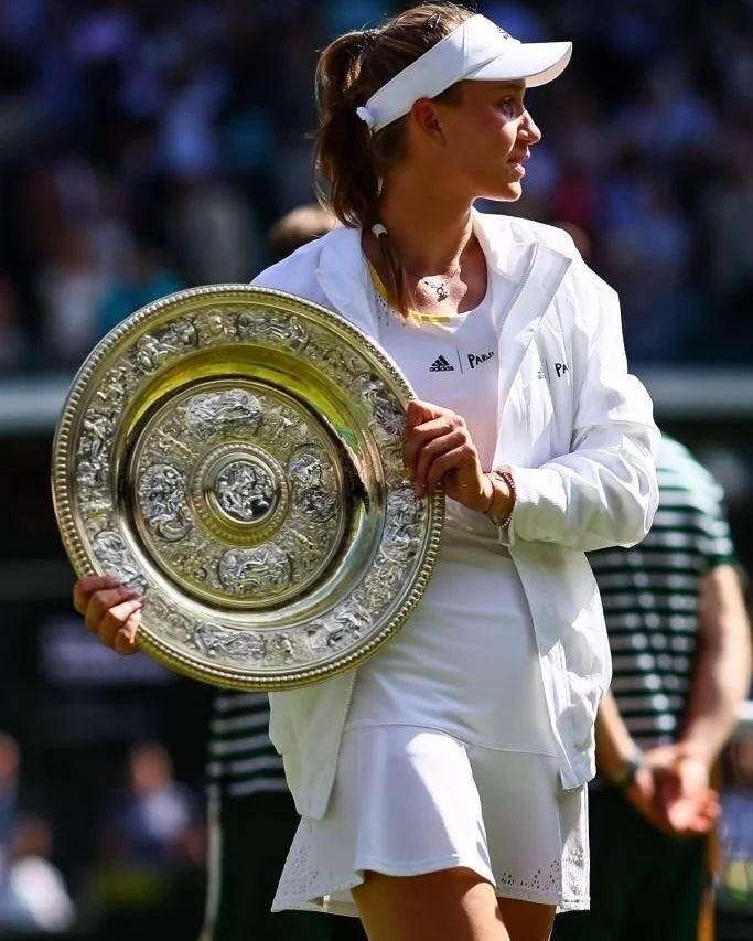 SeerWijedasa's tweet image. 9/12 2022: Elena Rybakina 🇰🇿 - Rybakina made history by winning her first Grand Slam title, showcasing her powerful serve and groundstrokes to become the Wimbledon champion. #ElenaRybakina #Wimbledon2022