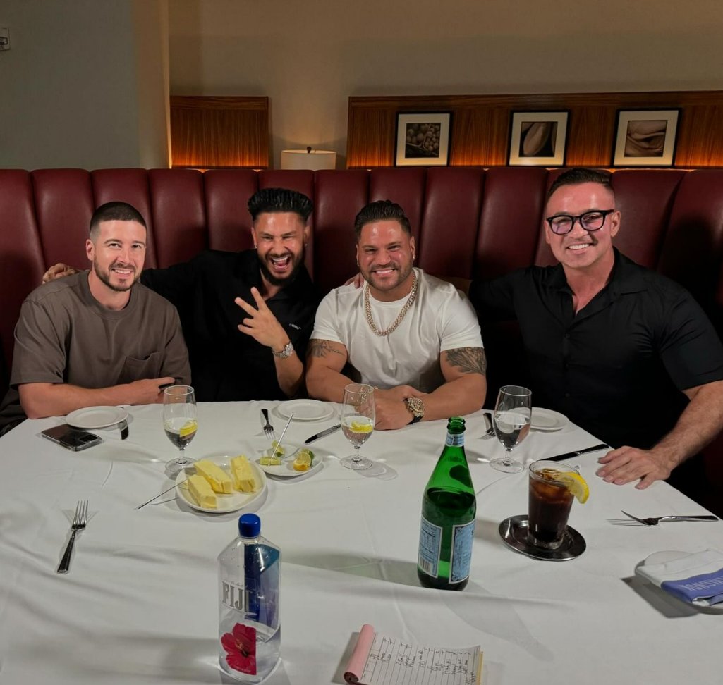 From the Shore to our doors! Look who stopped by for a delicious meal. The men of Jersey Shore brought their famous flair to Old Homestead Steakhouse in Atlantic City! #jerseyshore #oldhomesteadsteakhouse #atlanticcity #mikethesituation #djpaulyd #vinnyguadagnino #ronniemagro