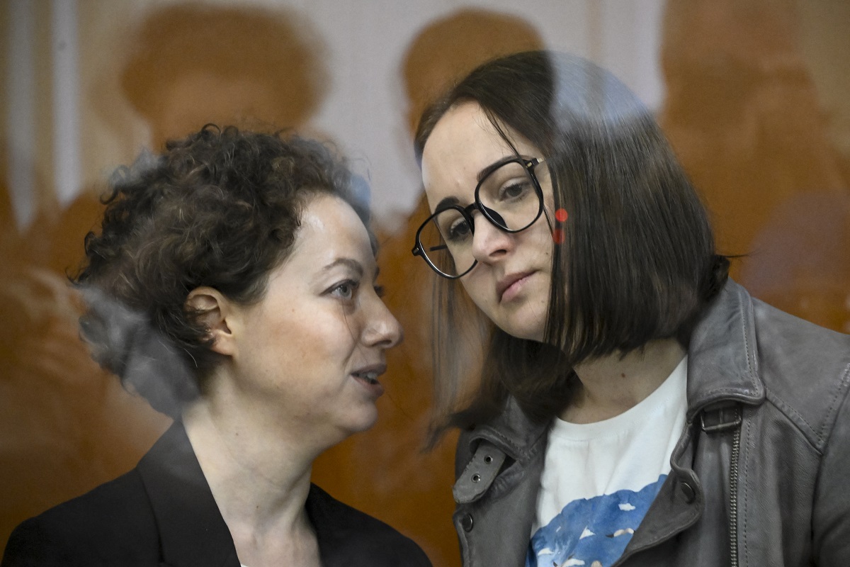 sceneweb's tweet photo. [actu] Russie : deux artistes condamnées pour une pièce de théâtre https://t.co/7Jd2IkGL5I Evguénia Berkovitch et Svetlana Petriïtchouk, ont été condamnées lundi à six ans de prison pour leur pièce "Finist, le clair faucon". Le juge moscovite qui a annoncé leur sentence a suivi la réquisition, jeudi dernier, de la procureure. @AFP