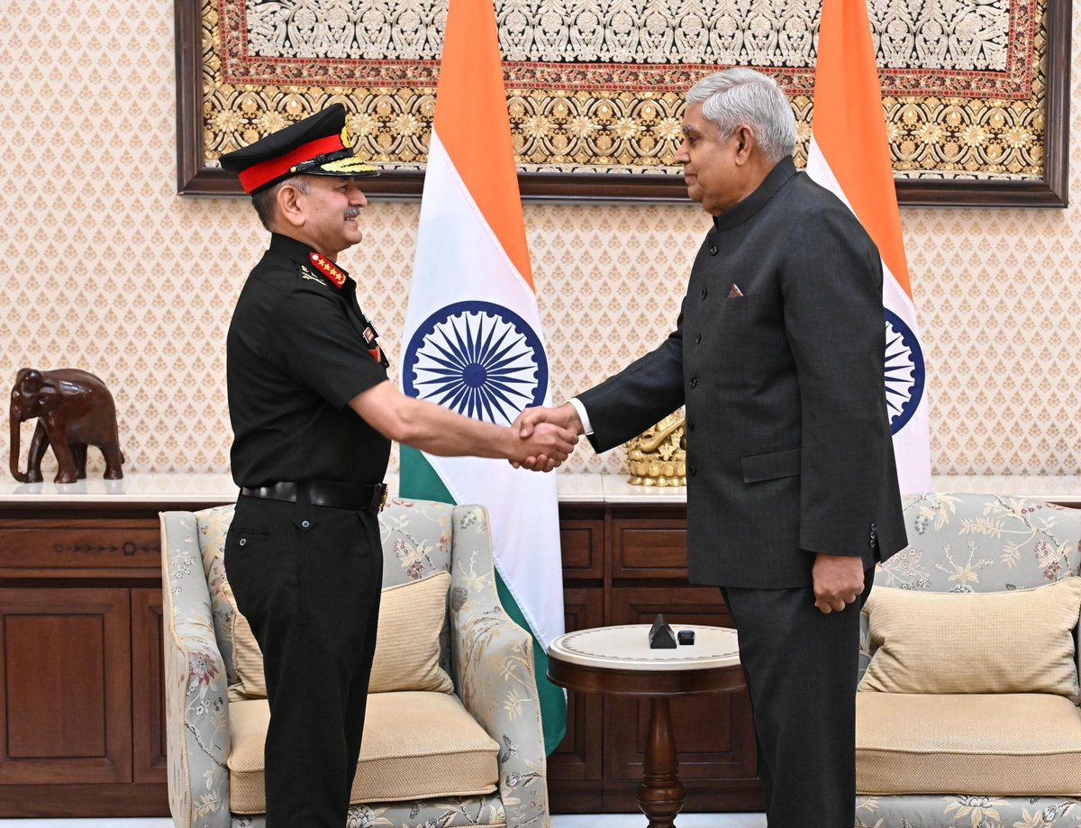 VPIndia's tweet photo. Chief of Army Staff, General Upendra Dwivedi, called on the Hon'ble Vice-President, Shri Jagdeep Dhankhar at Vice-President's Enclave today. @DefenceMinIndia @adgpi https://t.co/DkS31lVzHx