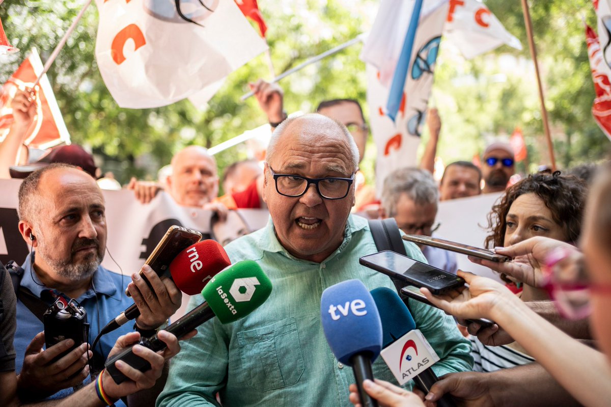 ‼️📢 Junto a las trabajadoras y trabajadores de Vodafone para protestar en contra el ERE de Zegona 
A <a href="/sumar/">Sumar</a>, el <a href="/mintradigital/">Ministerio Transformación Digital Función Pública</a> responde que el visto bueno de <a href="/CNMC_ES/">CNMC</a> garantizaba la continuidad y mejora del 5G. La respuesta del fondo pirata ha sido 1198 despidos. #EREvodafoneNO