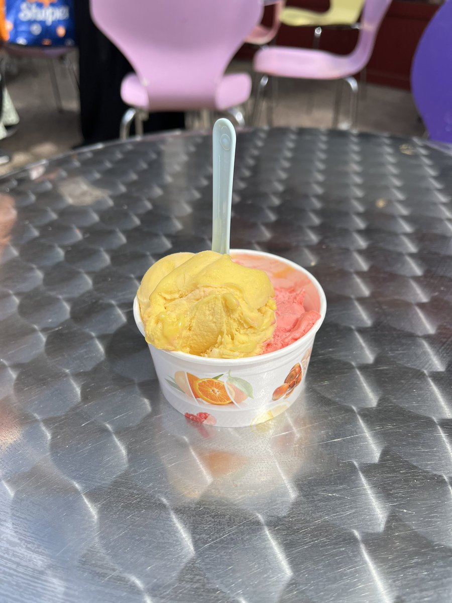 VanKraak's tweet photo. Mijn eerste ijsje van dit jaar🍦😀 https://t.co/JnY9R05qa3
