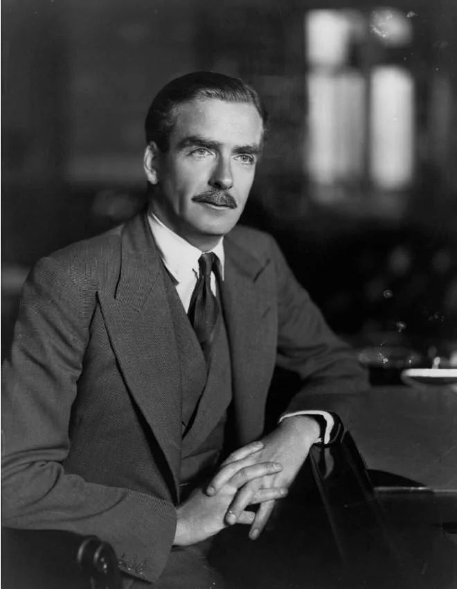 Aaron Bastani tweet media