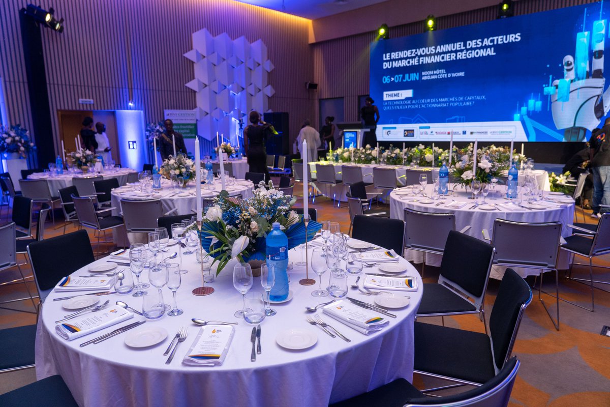 LadiliC's tweet photo. Du 6 au 7 juin 2024, nous avons eu l’honneur d'orchestrer la 5ème édition des #BRVMAwards. Cet événement, qui s'est étendu sur 2 jours, a été marqué par des panels intenses, des tables rondes avec des experts de renom, ainsi que par sa prestigieuse cérémonie de remise de prix.1/5 https://t.co/Pxjn1prFHN
