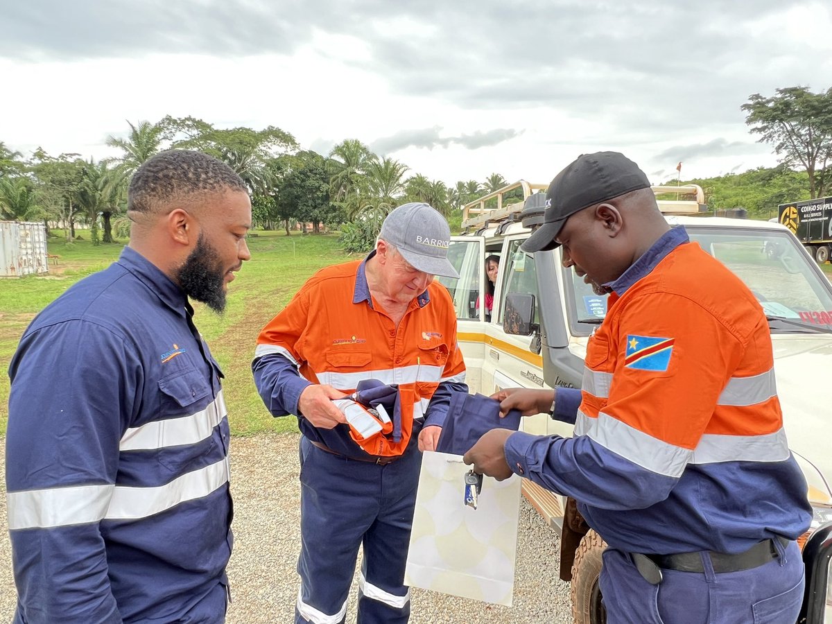 LonyoyoManyandr's tweet photo. La création des millionnaires congolais prônée par @BarrickGold via sa mine de @KibaliGold en RDC passe impérativement par l’esprit entrepreneurial qui doit dominer la jeunesse congolaise. Le Projet @Kenge initié par @sergemudogo1 a été visité à Durba par le CEO @BarrickGold 👍 https://t.co/XfIltjy8u8