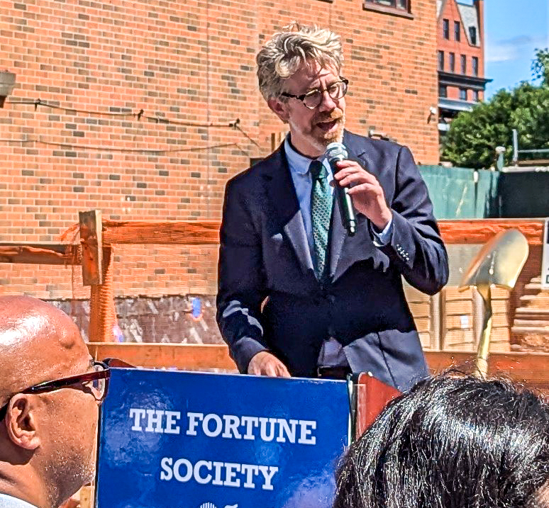 NYSERDA's tweet photo. 🚧 #SummerofShovels: The NYSERDA team attended the groundbreaking of a Round 3 #BuildingsofExcellence winner! Castle III, developed by @thefortunesoc &amp; @cplusga.  The 15 story, 83 unit building in East Harlem will be all-electric w/ rooftop solar panels &amp; air source heat pumps. https://t.co/8j9efUm2z1