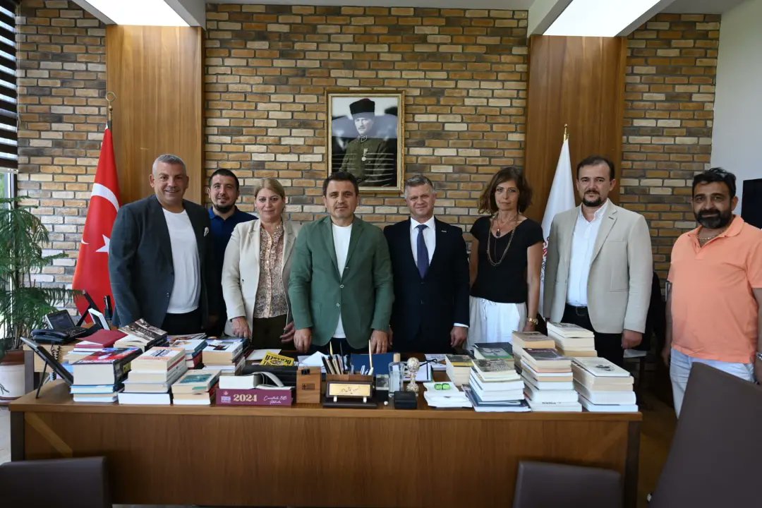 Şube Başkanımız Eyüp Tan ve Yönetim Kurulu Üyelerimiz Tarihi Alan Başkanı İsmail Kaşdemir'i  ziyaret ettiler.

Misafirperverliği için Başkanımıza teşekkür ederiz.