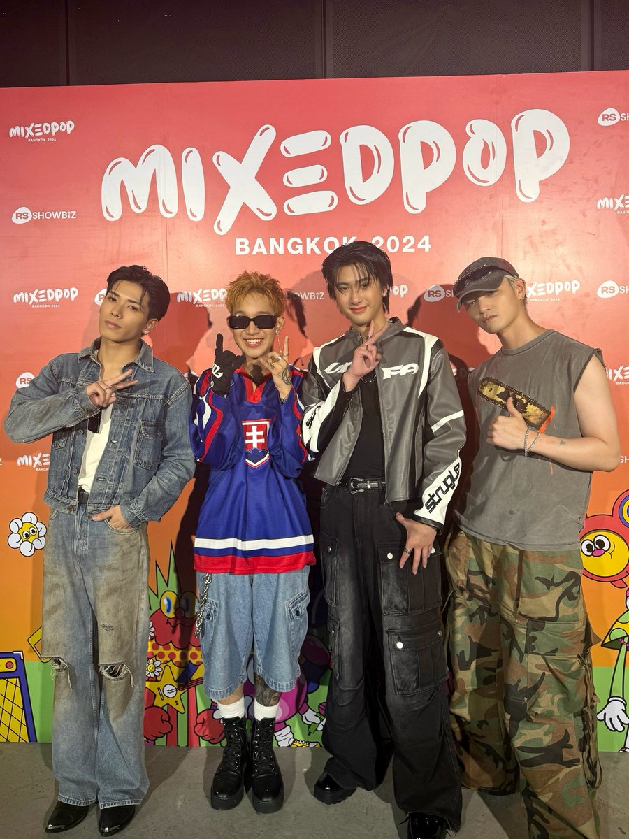 psyfe_official's tweet photo. ＼🆕TikTok UP🎵／

#JustLikeDatChallenge 
with #NORTHY さん
#WOLFHOWLHARMONY #RYOJI さん✨🔥

▶︎ https://t.co/5WC6GLdxur 

@northy_th 
@WOLFHOWLHARMONY 
@MIXEDPOPFest
#MIXEDPOPBANGKOK2024 
#MIXEDPOPFESTxKOKORO
#KOKOROinThailand 
#JustLikeDat 
#PSYCHICFEVER #KOKORO https://t.co/S1t3A9OqMx
