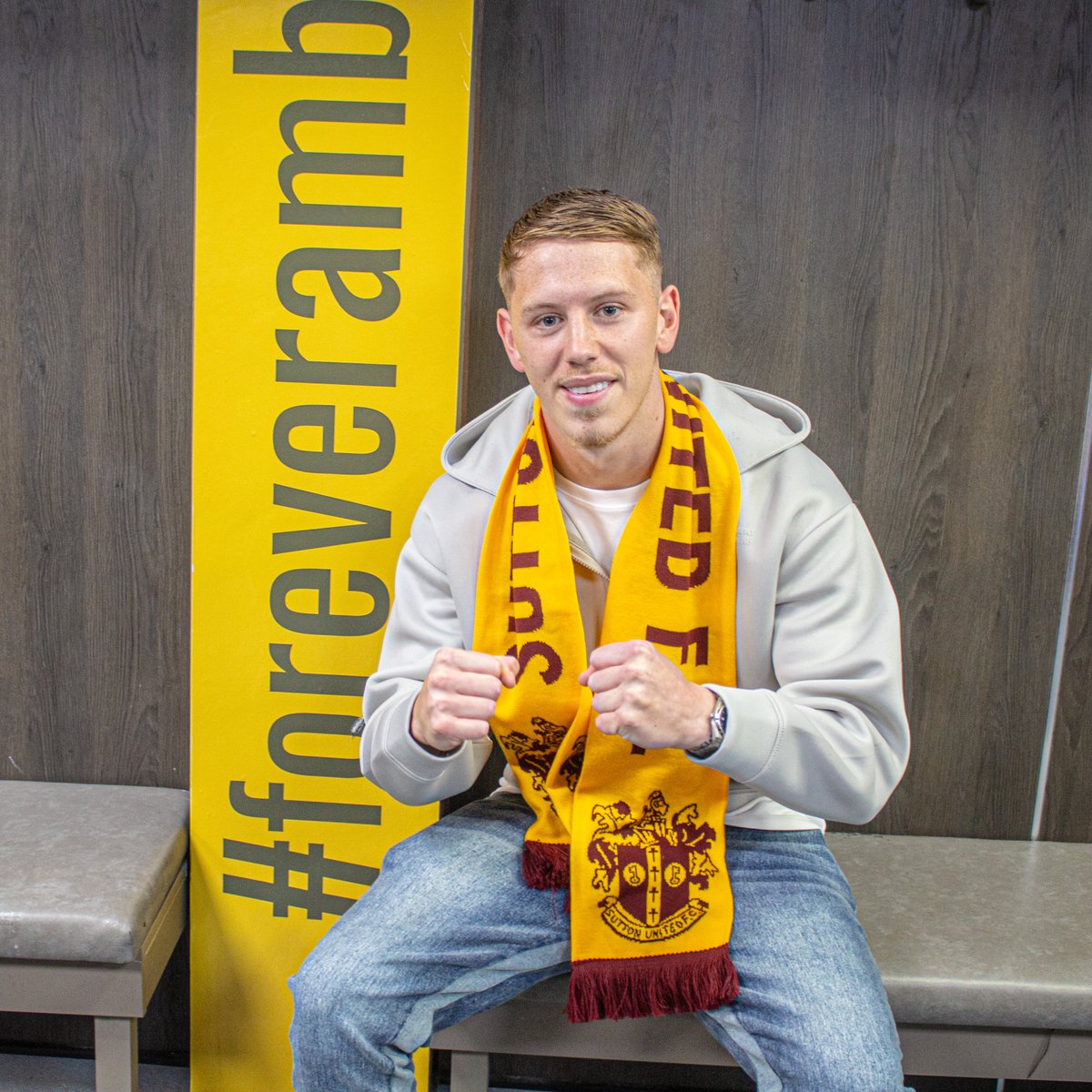 suttonunited's tweet photo. Back home 🏠

You can follow our newest recruit here ⤵️

📲 @HaydenMullerr

#AmberArmy | #SuttonUnited | #SLFF | #ForeverAmber💛 https://t.co/sNnxQs0DpM