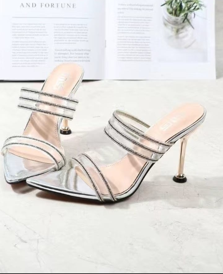classixfashions's tweet photo. Ladies Heels
At Kshs 2900
Call/WhatsApp 0737467538
#OccupyCBDTuesday , Who is We , Uhuru Kenyatta, Raila odinga, Joho, #classixfashions https://t.co/EHUt4DkWwc