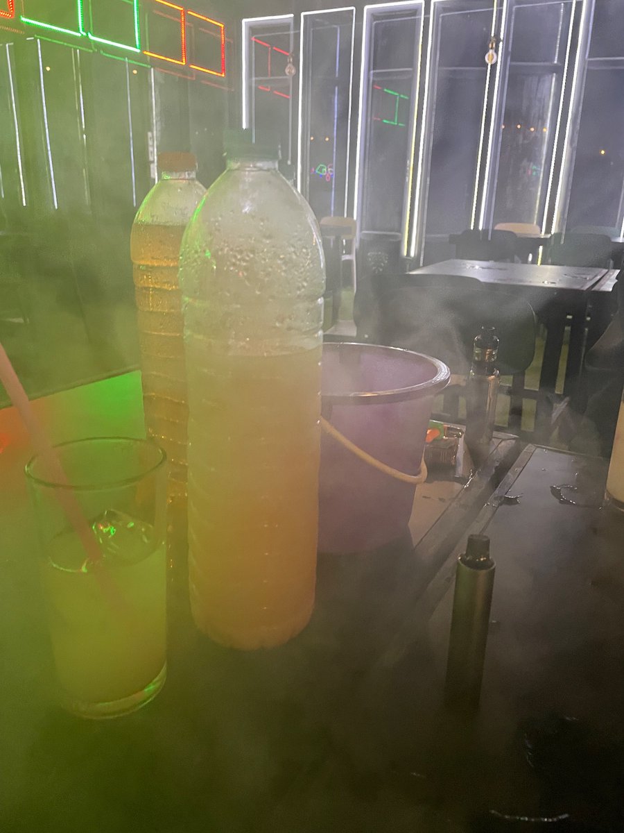 คืนนี้ ในเมือง หาเพื่อนดื่ม  ทักหาได้ครับ

เวลา  22:00  @โรงเหล้า