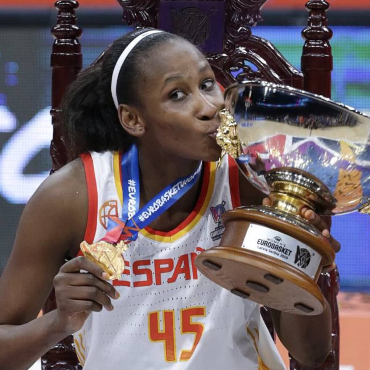 hecho que he expresado en diversas ocasiones. No ha sido posible, respeto la decisión del seleccionador. Así que no puedo tener otro deseo que todos los éxitos y suerte de cara a esta importante cita. ❤️