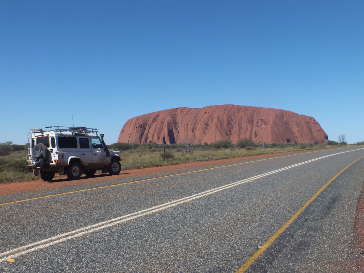 #traveltuesday Just a Jersey reg Landy cruising by some rock. 

#exploremore #overland #travel #australia