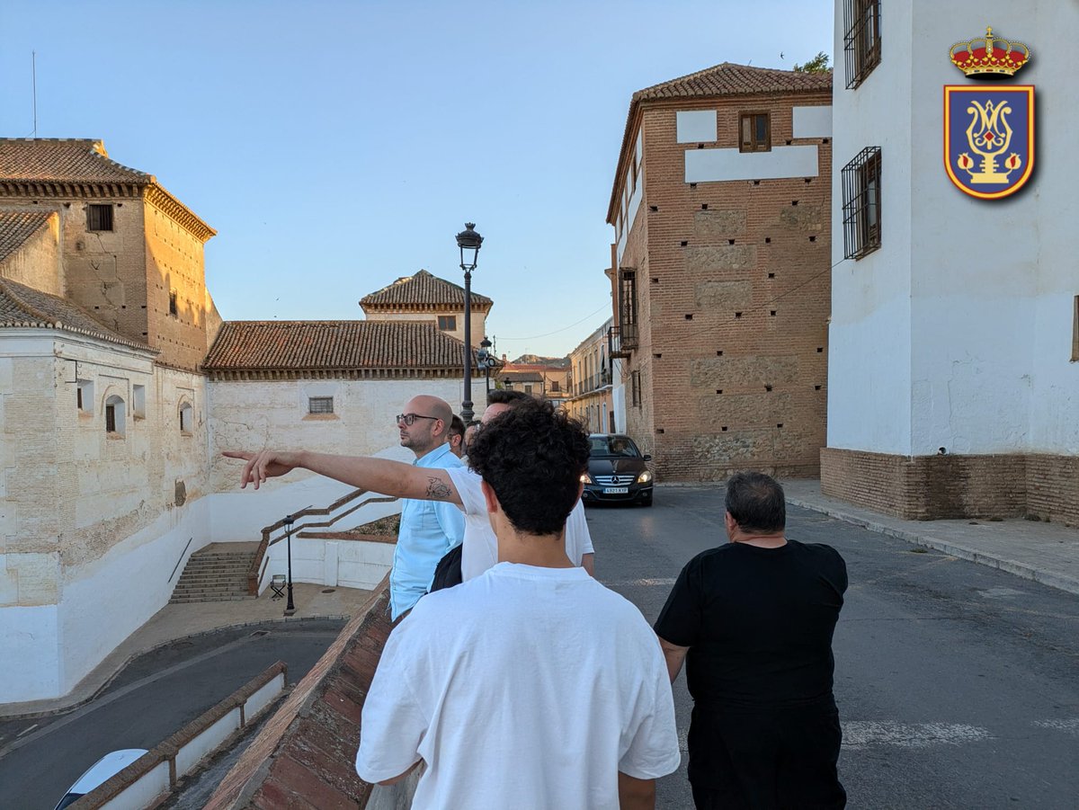 BMAngelesGR's tweet photo. 🔴 MAGNA MARIANA🔴
- GUADIX -
En la tarde de ayer una representación de nuestra Banda viajó a la ciudad de Guadix para perfilar y conocer todos los detalles junto a @HdadObediencia de cara al próximo 14 de septiembre en el que acompañaremos a M° Stma. del Mayor Amor. https://t.co/Yk8Ks51B4K