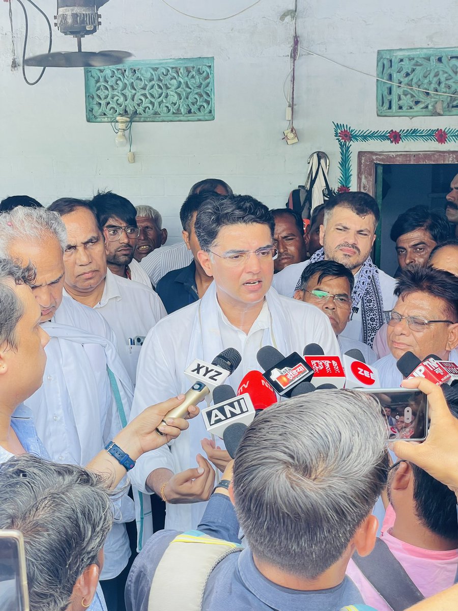 Ali Ahmed (@aliahmedtonk) on Twitter photo आज ग्राम देवली भाँची में हमारे नेता आदरणीय <a href="/SachinPilot/">Sachin Pilot</a> जी एवं टोंक-सवाई माधोपुर के सांसद <a href="/HC_meenaMP/">Harish Chandra Meena</a> जी के साथ पुलिस कांस्टेबल स्वर्गीय ख़ुशीराम बैरवा जी के परिजनों को ढाढ़स बांधने पहुँचे। #tonk आज ग्राम देवली भाँची में हमारे नेता आदरणीय <a href="/SachinPilot/">Sachin Pilot</a> जी एवं टोंक-सवाई माधोपुर के सांसद <a href="/HC_meenaMP/">Harish Chandra Meena</a> जी के साथ पुलिस कांस्टेबल स्वर्गीय ख़ुशीराम बैरवा जी के परिजनों को ढाढ़स बांधने पहुँचे। #tonk