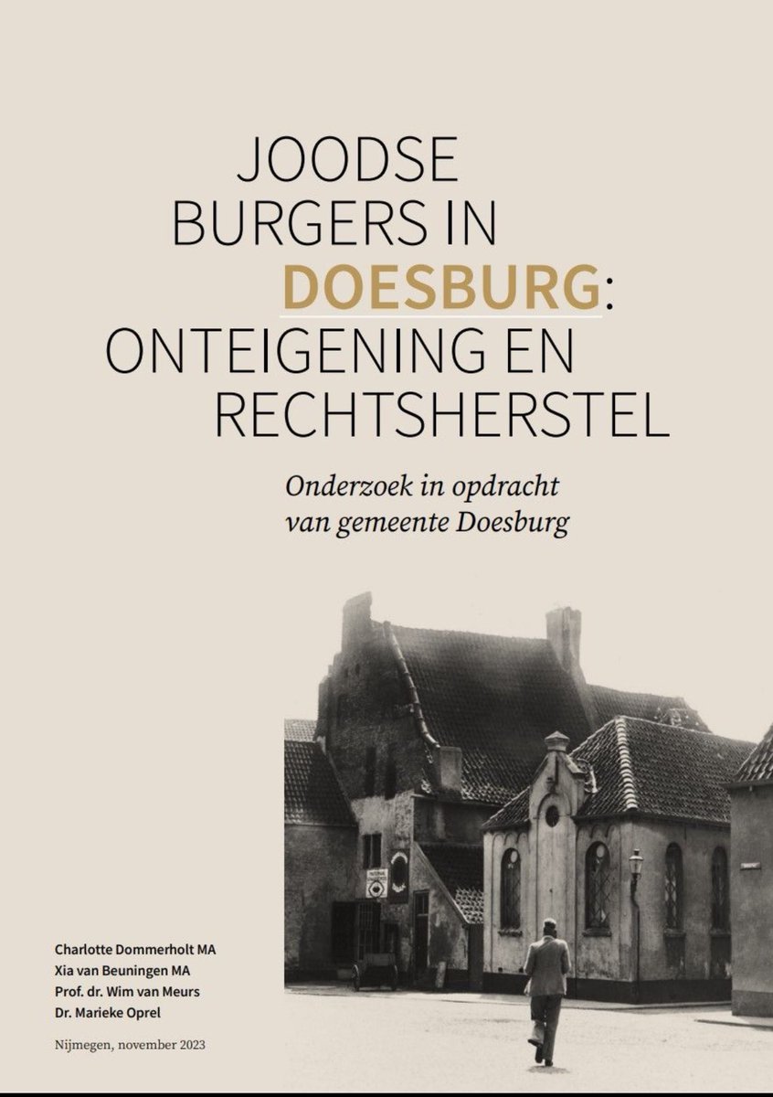 Gem_Doesburg's tweet photo. Op 5 juli overhandigde burgemeester Loes van der Meijs een belangrijk rapport over Joods vastgoed in Doesburg na de Tweede Wereldoorlog aan de heer Awraham Meijers. Het rapport van de Radboud Universiteit is in te zien via https://t.co/0z0R5wyzG1 https://t.co/ge11SwdRU7
