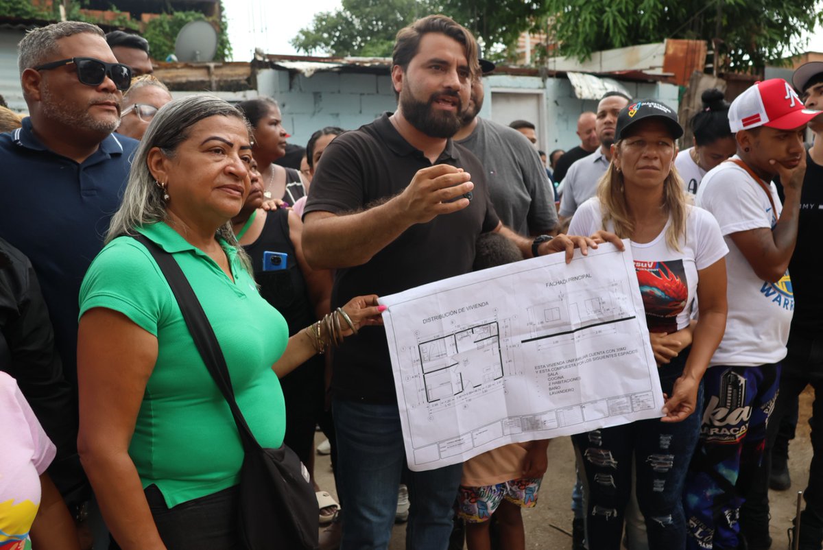 AlcDeGirardot's tweet photo. Alc. @RafaelMaracay21 desde la comunidad Las Tablitas de la Parrq. José Casanova Godoy anuncio la construcción de Viviendas gracias al de Pdte. @NicolasMaduro

Conoce ➕ ingresando aquí 👉 👉
https://t.co/hXDCHOF0Fv

#Maracay
#VenezuelaEsPoesia https://t.co/bTNyw2TySy