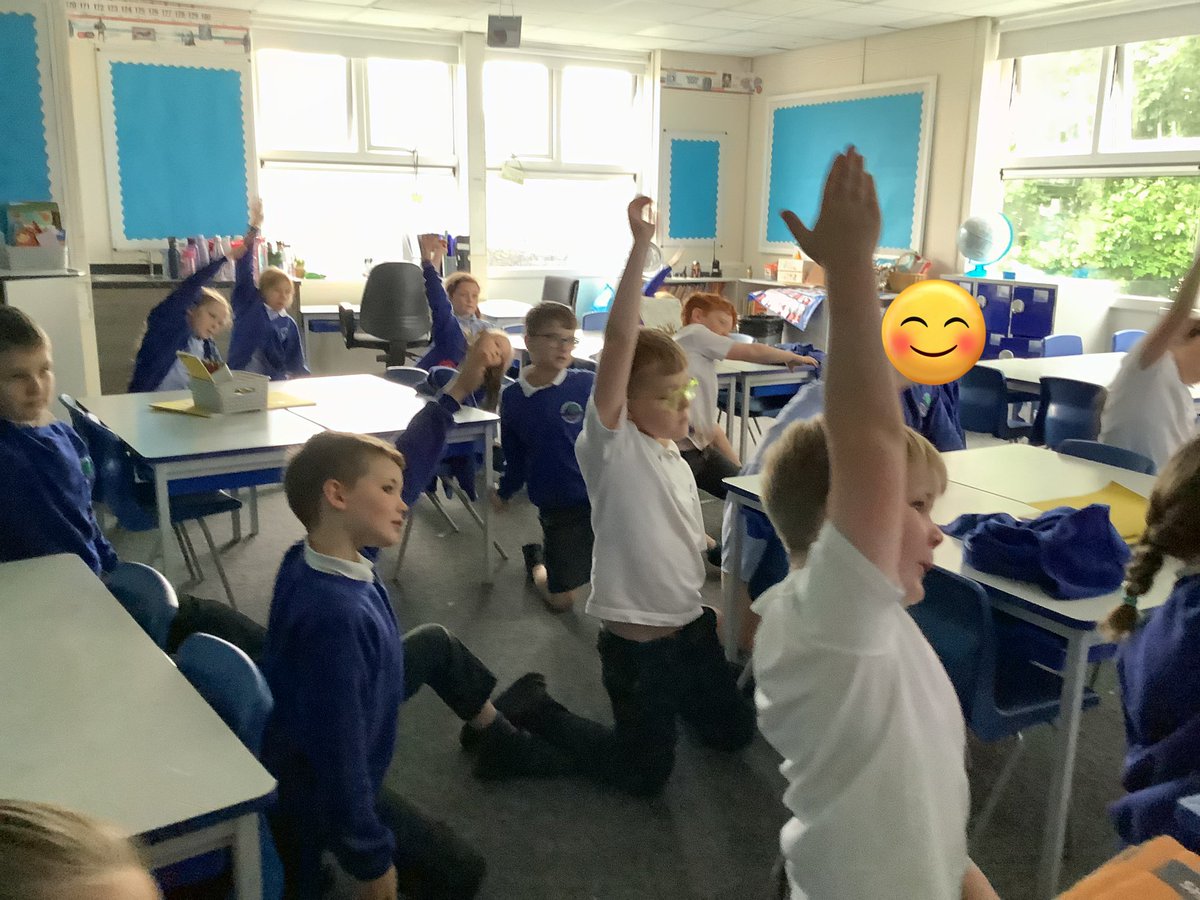 ReinwoodJuniors's tweet photo. 3F had a yoga break on this very rainy day!
#RJS3F #RJSWellbeing https://t.co/jwVfQBqVOy