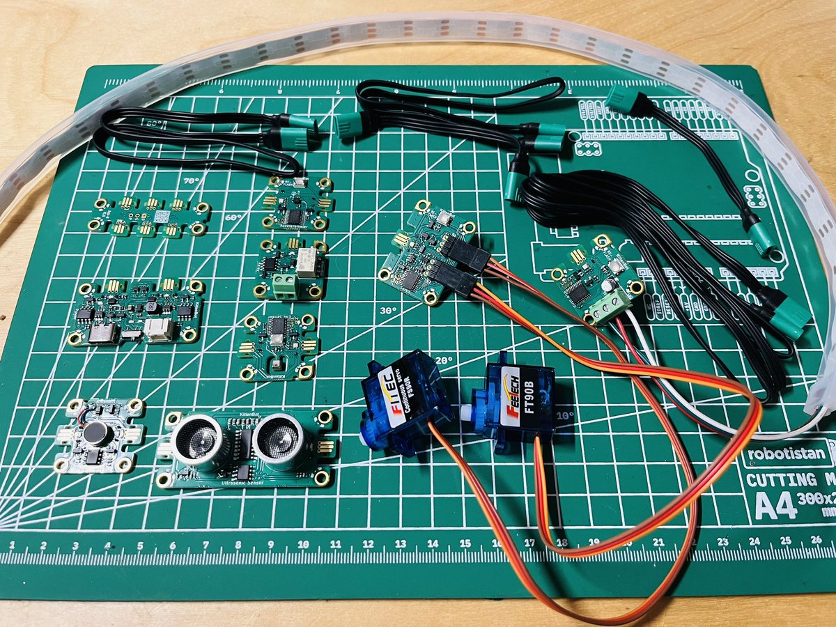 Endlich ist die neue <a href="/KittenBot1/">KittenBot</a> #jacdac Erweiterungen Startbox II für den <a href="/CalliopeMini/">Calliope</a> 3 verfügbar und dann auch heute prompte Lieferung. #MINT #STEM #robotics #Maker #Programming 

calliope.cc/erweiterungen/…