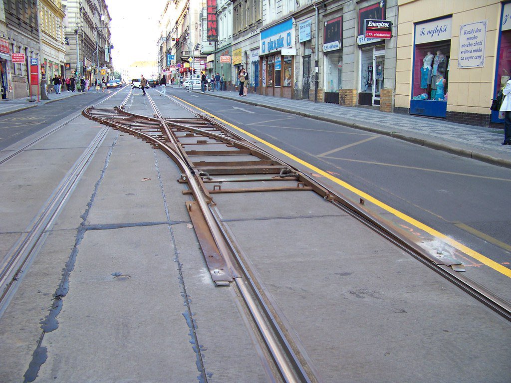euro_projects's tweet photo. When I was in Toronto, I was surprised to see streetcar shutdowns for renovations/upgrades.

In European cities, they install temporary switches overnight, which allow trams to keep running normally. Funnily enough, they are called "Californian points" in some European languages. https://t.co/I8pFVRikaO