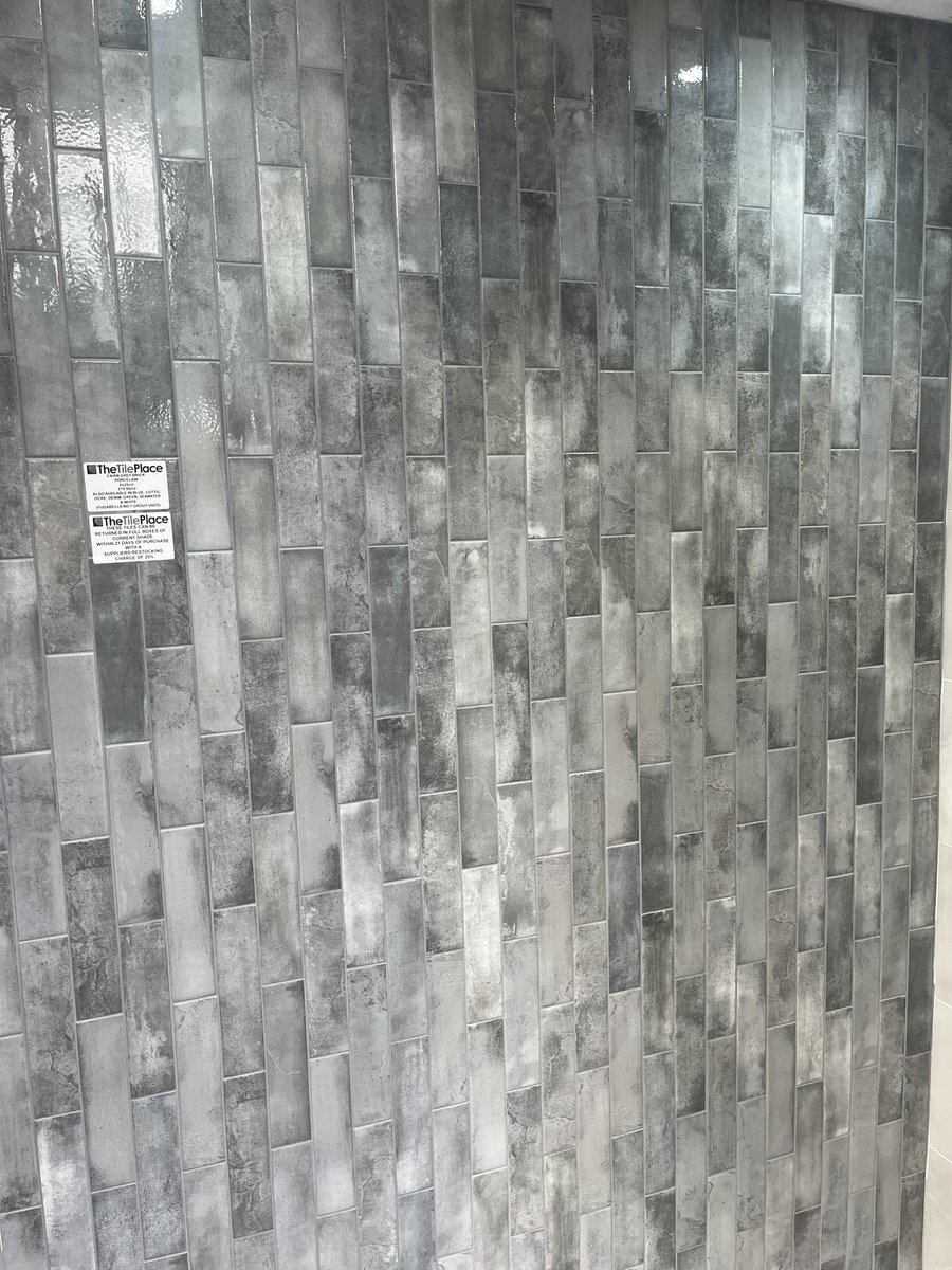 TheTilePlace1's tweet photo. New onyx style tile in pearl, available in gloss and Matt and in three sizes, 60 x 30, 60 x 60 and 60 x 120 with a complimentary shaded grey feature tile!!! Absolutely stunning. https://t.co/AE96vkeQPb