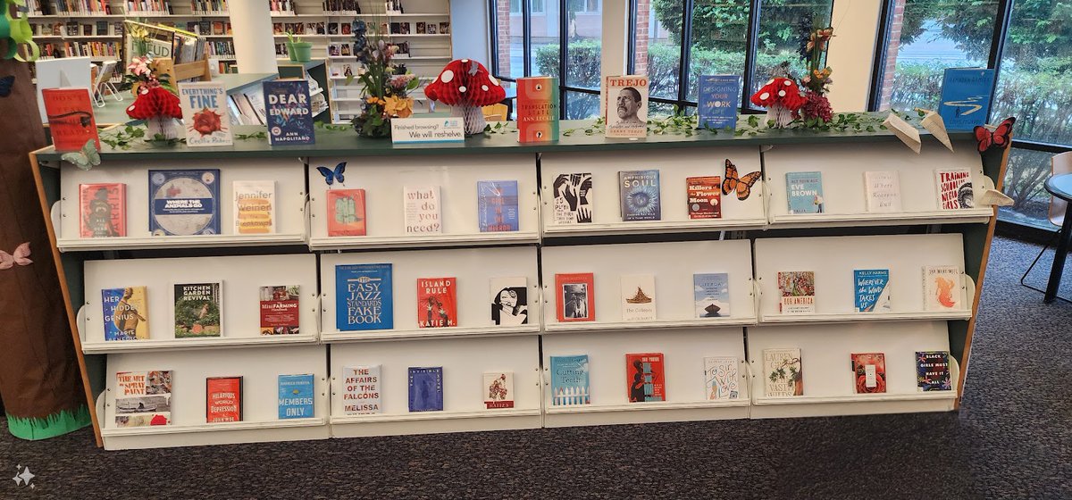 STLpubLibrary's tweet image. #BookDisplay #DivollLibrary