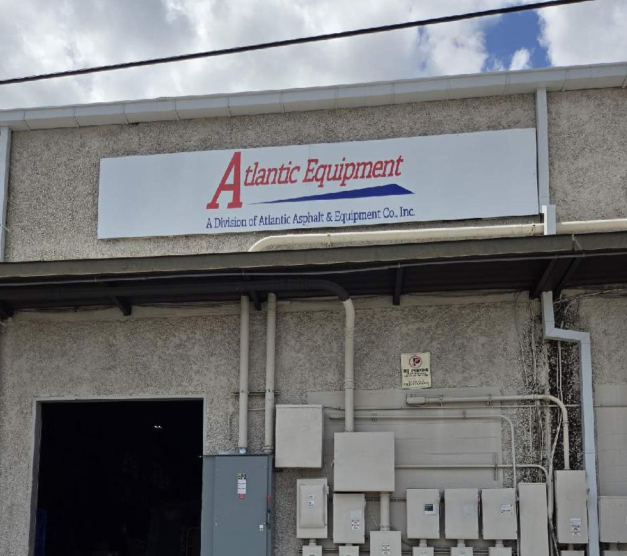 Tampa_Bay_Signs's tweet image. Custom Signage - 20'x4' Full color wall sign printed directly onto 3mm MaxMetal and full color vinyl graphics printed on Avery Dennison wrap vinyl with matching gloss laminate for @atlanticequip1 in Tampa, FL.
#customsignage #wallsigns #windowgraphics