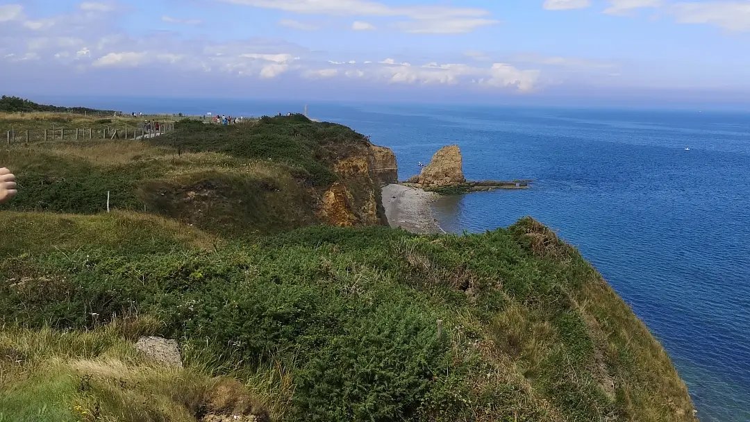 avecesveoviajes's tweet photo. La #PointeduHoc se encuentra a unos 8 km en coche de la playa de Omaha. Los estadounidenses lograron tomar el lugar tras escalar con cuerdas el acantilado.
#viajarencaravana #viajandoencaravana #avecesveoviajes

https://t.co/FD9Fjyuc5m https://t.co/lsVUHY3mUw