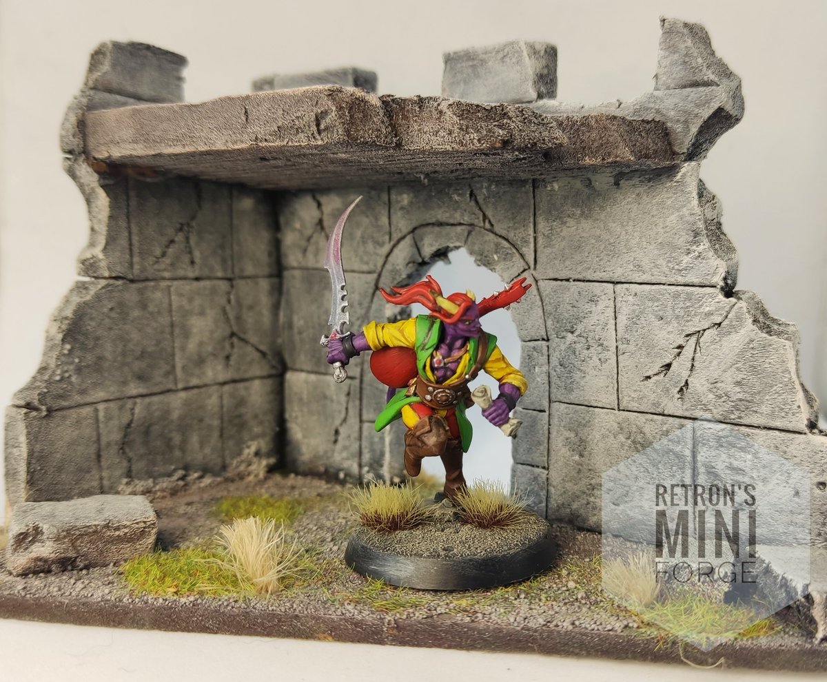 Retr0nMiniForge's tweet image. Elliot, bard tiefling, my DnD alter ego 😈
#malowaniefigurek #paintingminis #dndminis #rpg