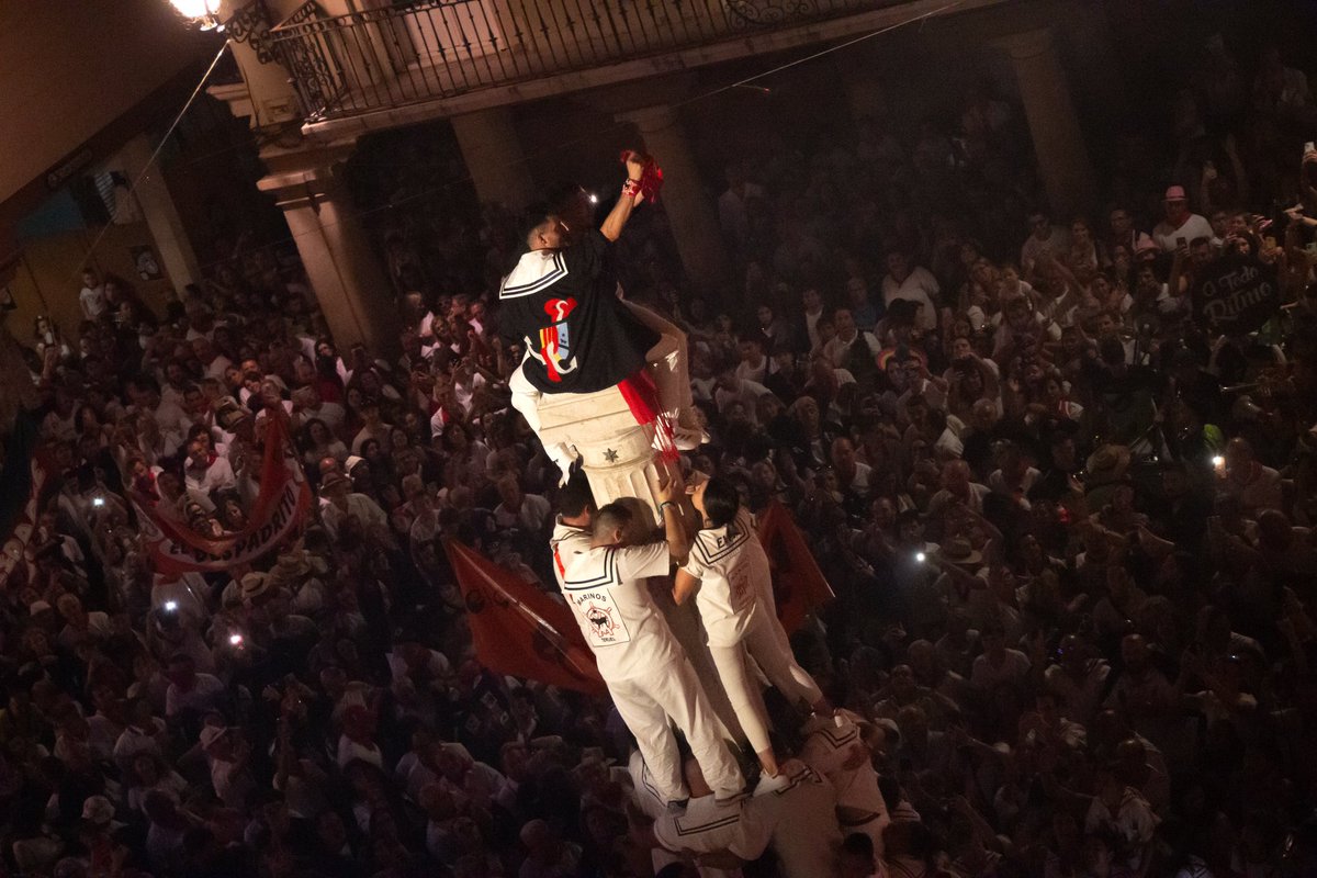 Retirada del pañuelo al Torico

Ángel Giménez Nasarre