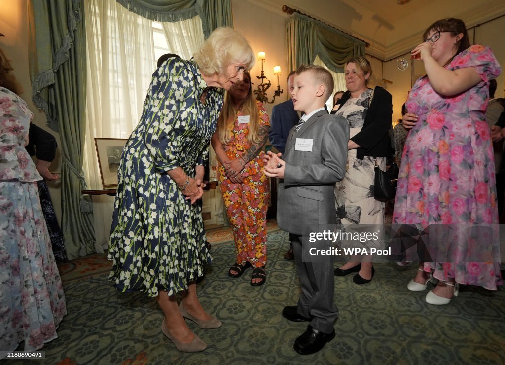 9 July: Queen Camilla meets Literacy Champion 10 year old Jayden Lowndes during the 30th Anniversary celebrations of the National Literacy Trust at Clarence House.
📚🇬🇧
📷 Yui Mok/WPA Pool