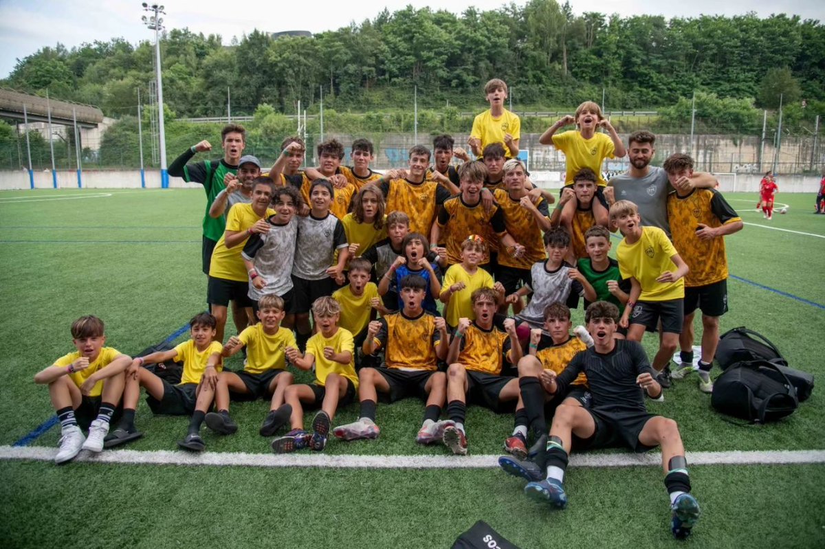 Final de Donosti CUP 2024! 
Otra experiencia más al saco junto a la gran familia <a href="/totperlesport/">TOT PER L'ESPORT</a> 
Dejamos atrás muchas horas de captación, muchísimo trato con familias, momentos duros, otros geniales.. 
Gracias a todos por hacerlo posible! 
Volveremos! 

<a href="/donosticup/">Donosti Cup</a>