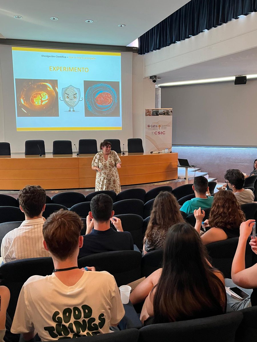 ValAnSe_food's tweet photo. 📢 Esta semana ha comenzado la #SummerSchool para estudiantes de grado en el @iata_csic👨‍🔬 👩‍🔬 

Ayer pudieron conocer un poquito más la labor e investigación que lleva a cabo nuestro Grupo de Cereales @ValAnSe_food de la mano de la Dra. Claudia Monika Haros. https://t.co/0w3crs7vMw