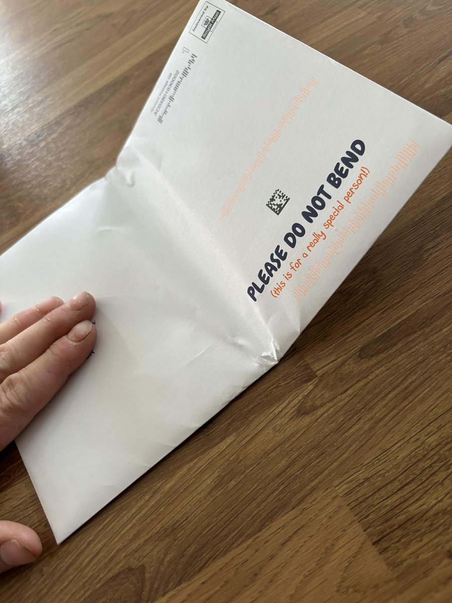 Precious2580x's tweet photo. Absolutely cracking job there @RoyalMailHelp thanks for this….still I suppose I should be pleased you managed to deliver it. Absolutely useless as usual. https://t.co/FuTy1DC1Ny