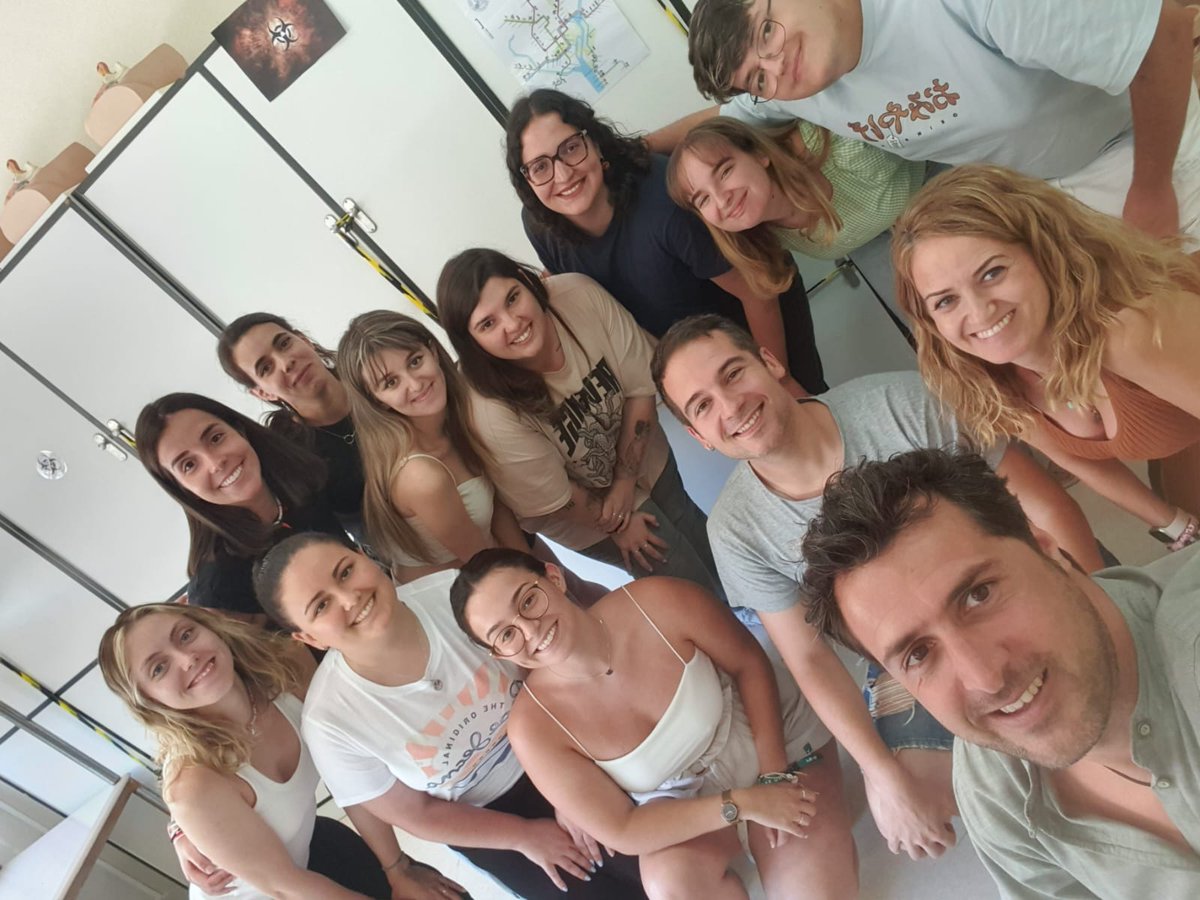 extensionumu's tweet image. #CursosUMU
En la Facultad de @EducacionUm de la @UMU  tenemos estos días a este fantástico grupo de profes y futuros profes aprendiendo a preparar "escaperoom" para las aulas educativas.

Con @profefrans y Marina Martínez
#Murcia #escaperoom #educación