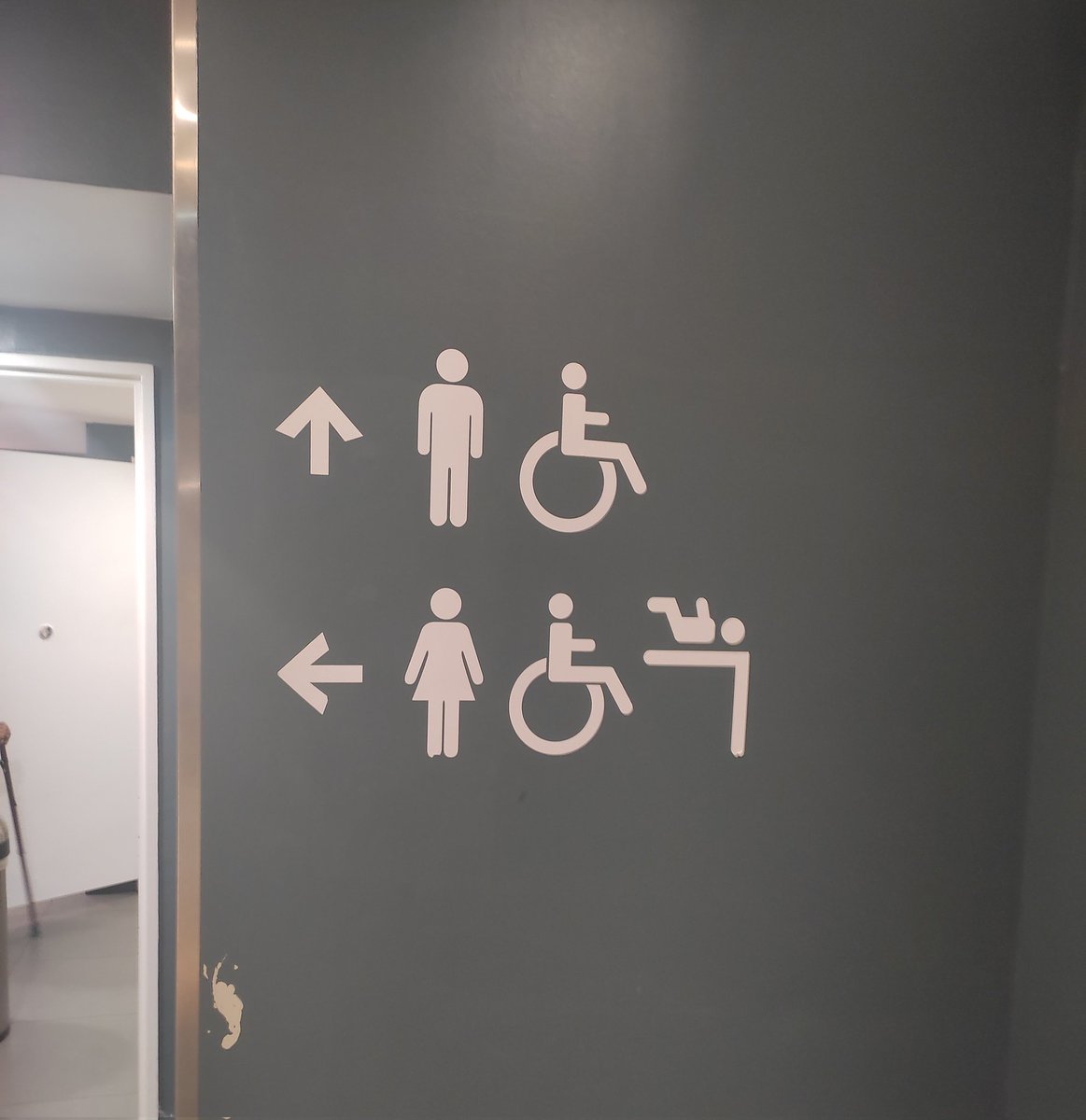 Les papas ne changent pas les couches <a href="/leBHVmarais/">LE BHV MARAIS</a> ?