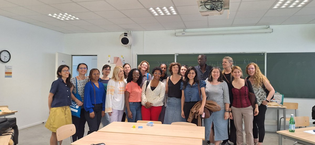 FranceauCapVert's tweet photo. 🇨🇻🙏🇫🇷 Cinq enseignants capverdiens bénéficient actuellement d'une bourse de stage de perfectionnement à l'enseignement du français langue étrangère. La  formation se déroule au Centre universitaire d'études françaises de  Grenoble du 1er au 12 juillet. https://t.co/GZZB2p3hFB