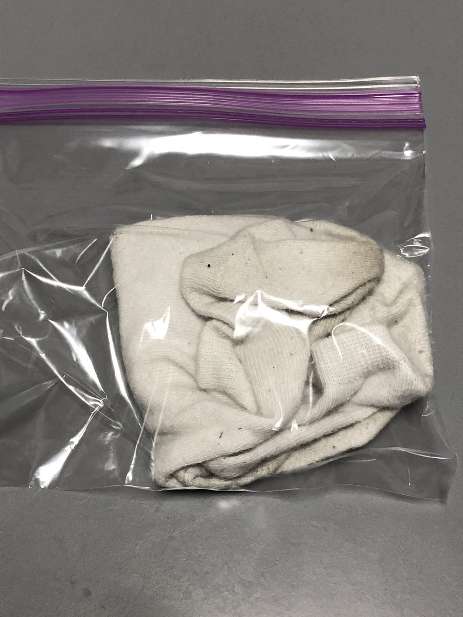 5일 신은 양말 사실분? 택포 2.0입니다. 매일 신고 운동해서그런지 목이 조금 늘어났더라고요ㅠ 냄새는 적당합니다. 문의는 ㄹㅇ mmsu275 #남자발 #남자신던양말 #남자양말판매 #남자양말 #남자발페티쉬 #남자흰양말