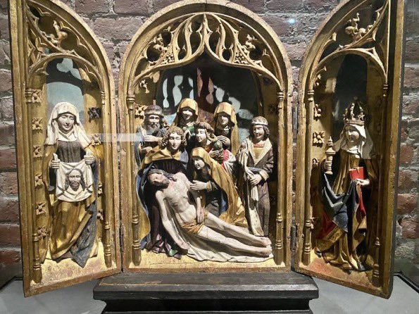 Dominiquepucini's tweet photo. Musée des Beaux-Arts de Lille  #art 
Retable domestique 
La déploration du Christ #retable https://t.co/47NErTSKnS